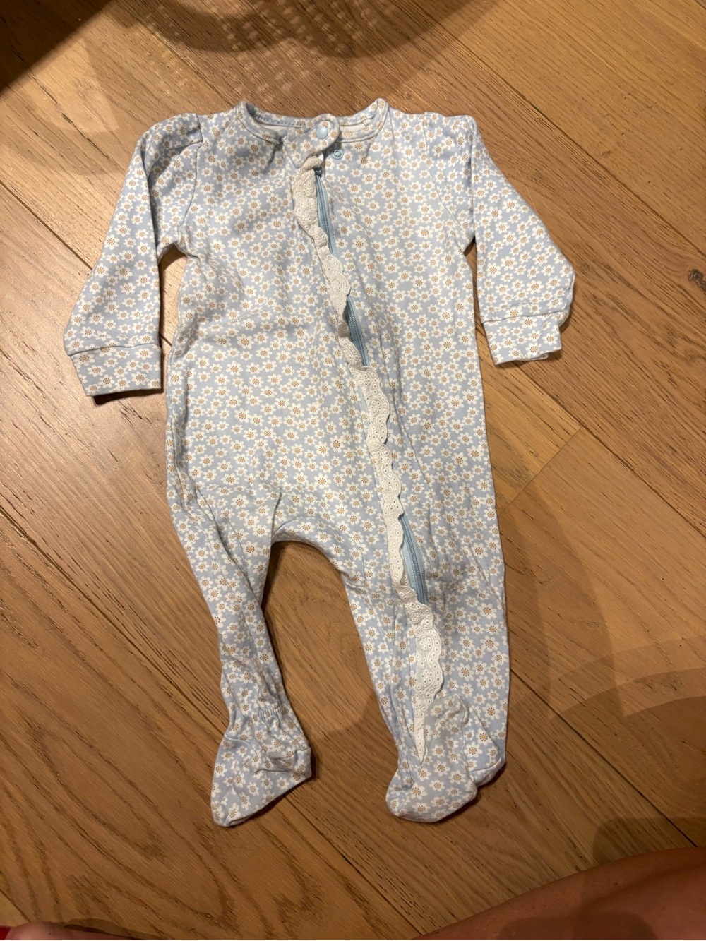 Huggies daisy printed pajamas - size 9 months